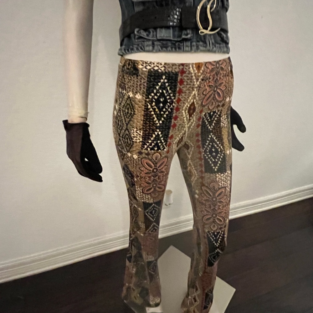 Comfortable flattering pants! Buttery fabric stretchy pattern wide flared.